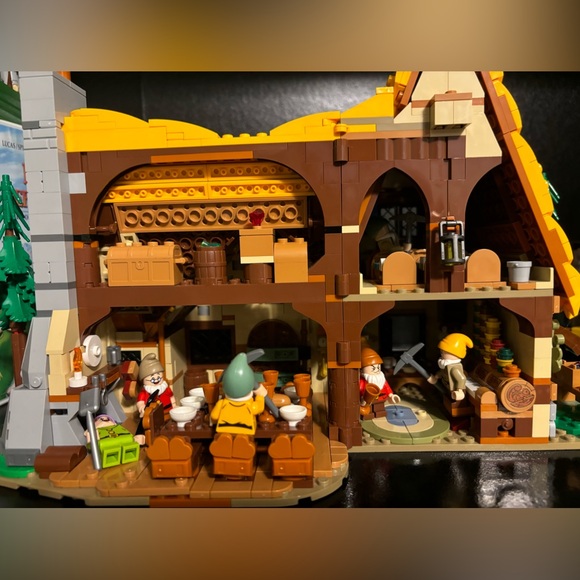 2024 Snow white and the seven dwarfs legos! 🍎 - Picture 5 of 6